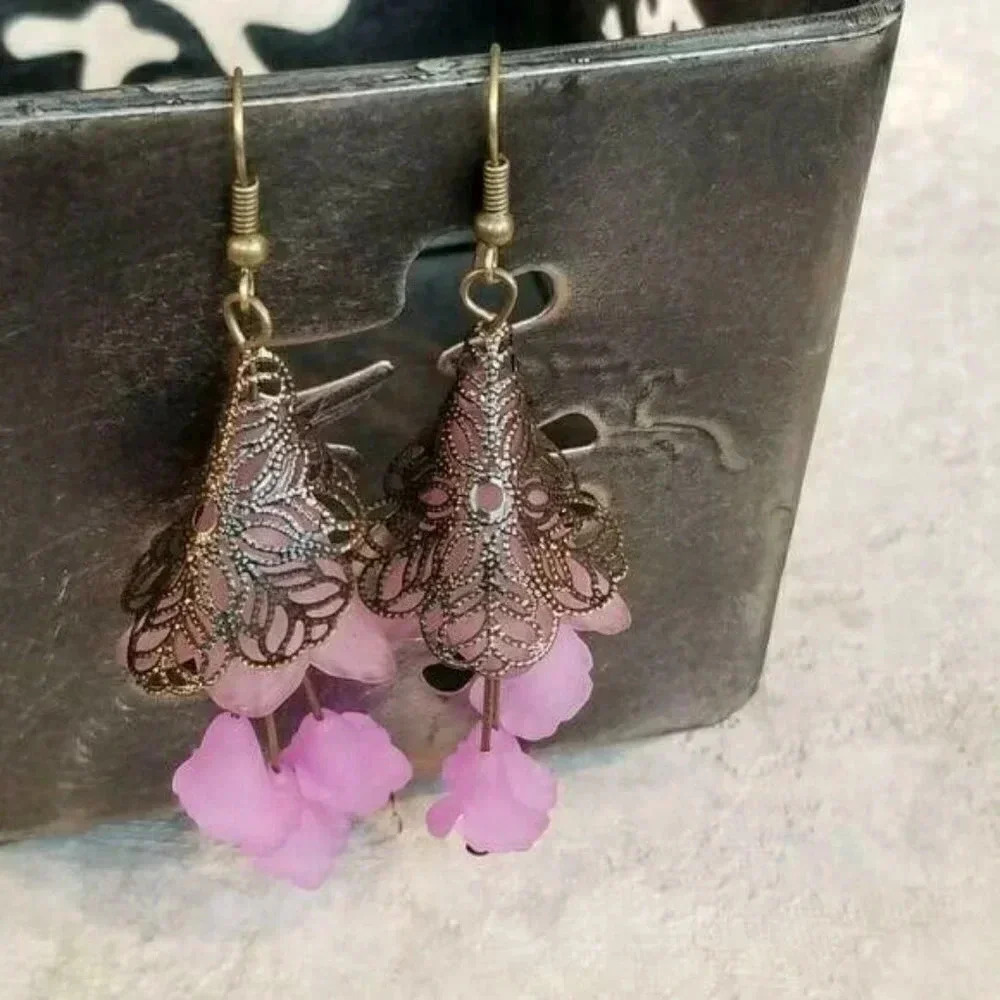 Frosted Tulip Filigree Earrings Purple